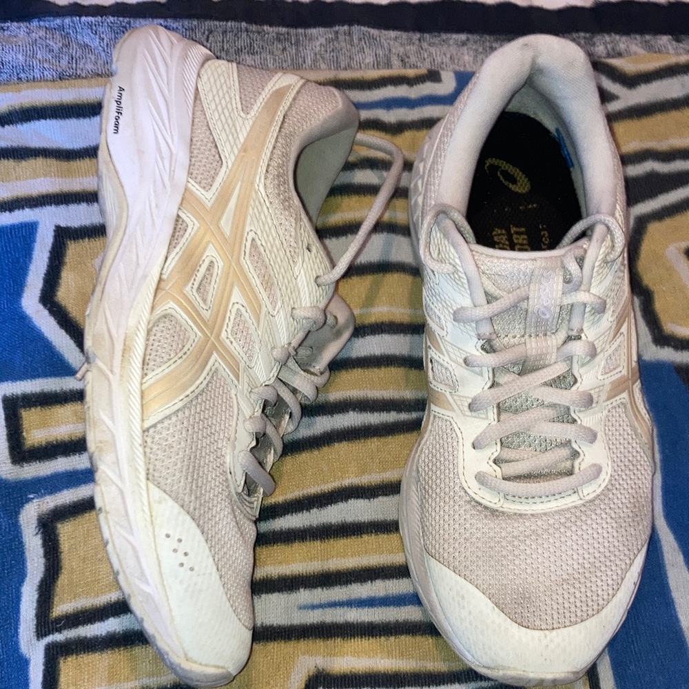 Asics Womens Amplifoam Cream and White Athletic Shoes size 7.5W